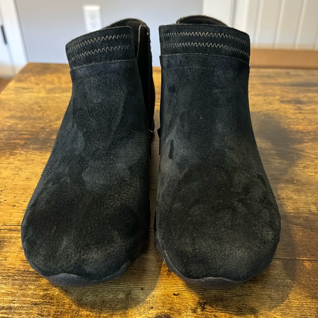 New Skechers Black Faux Suede Ankle Boots Size 8.5 Wide